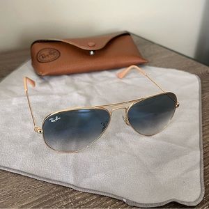 Ray-Ban RB3025 55 Aviator Gradient - Blue Lens and Gold Frame